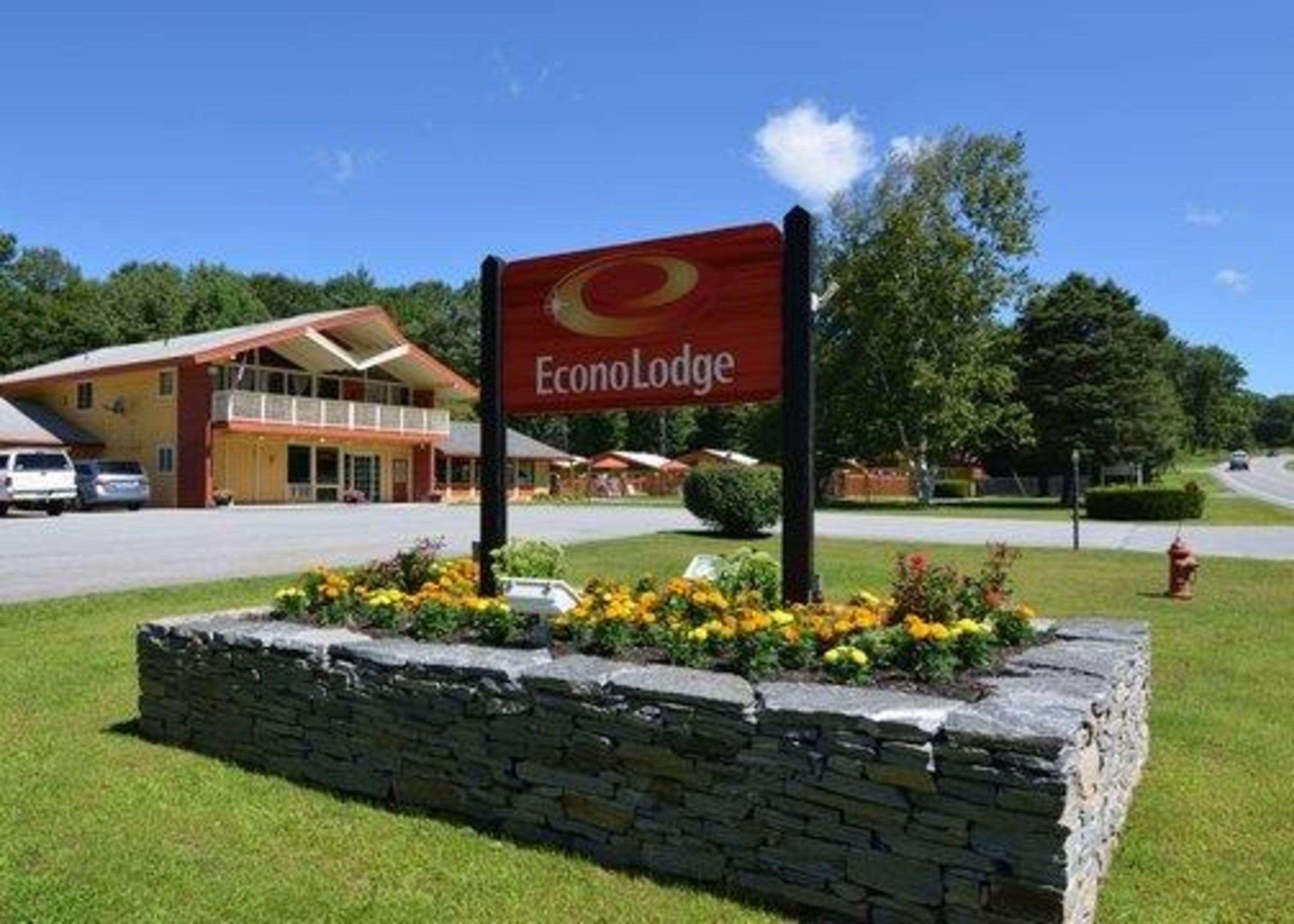 Econo Lodge Manchester Center Bagian luar foto